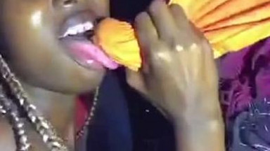venda girl  sucking dick